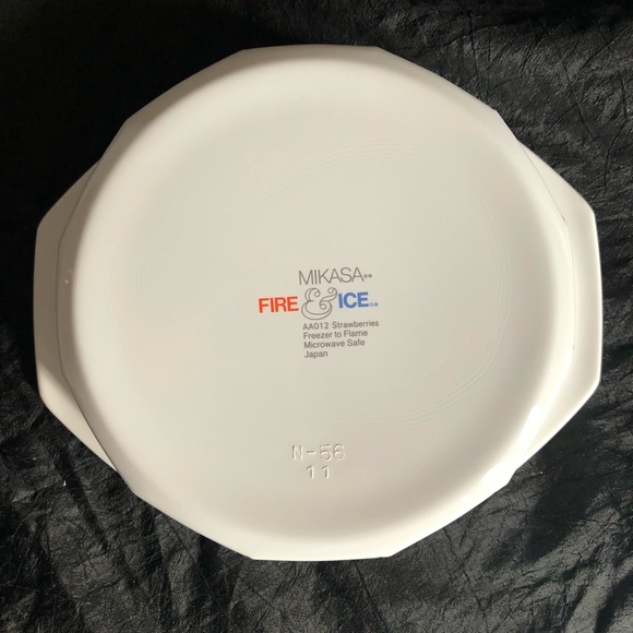 Mikasa Fire & Ice Strawberries Covered Casserole 3/4 Quart Dish - Picture 9 of 16